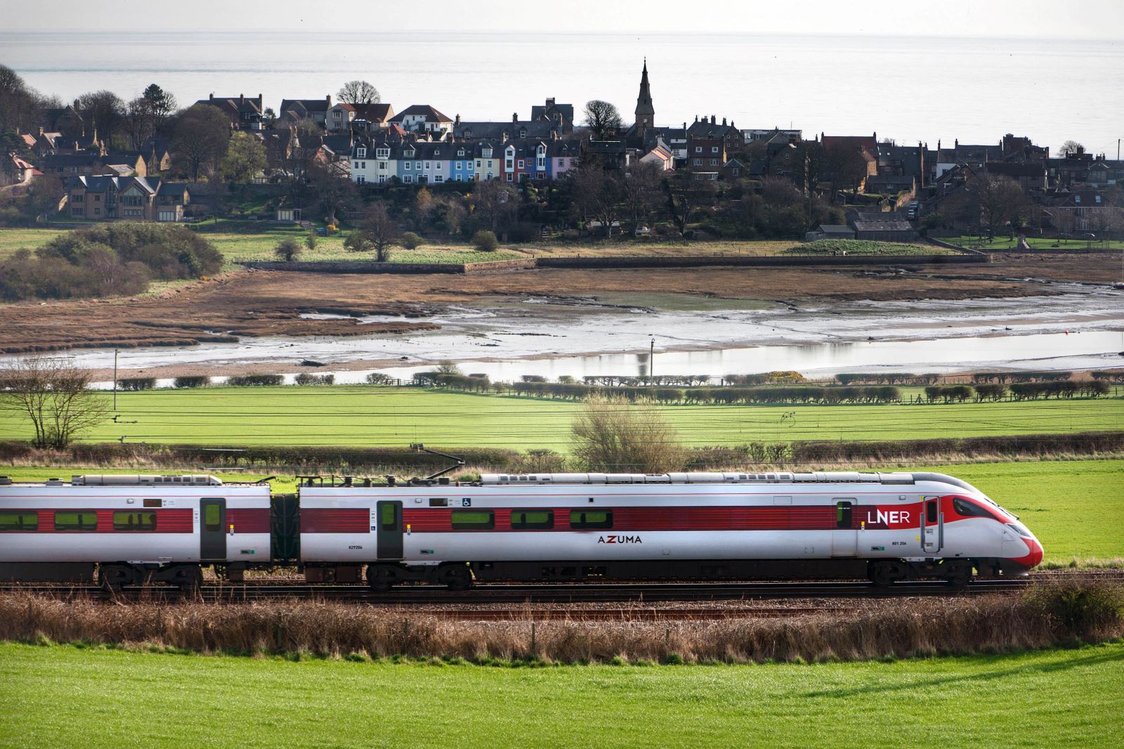 LNER Offers Advance Tickets For First Time On Almost 200 New Journey Combinations